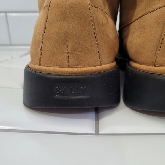 BALLY ROMELLO  Mens Tan Suede Ankle Lace Up Boot Wedge Rubber Sole Size 9E C